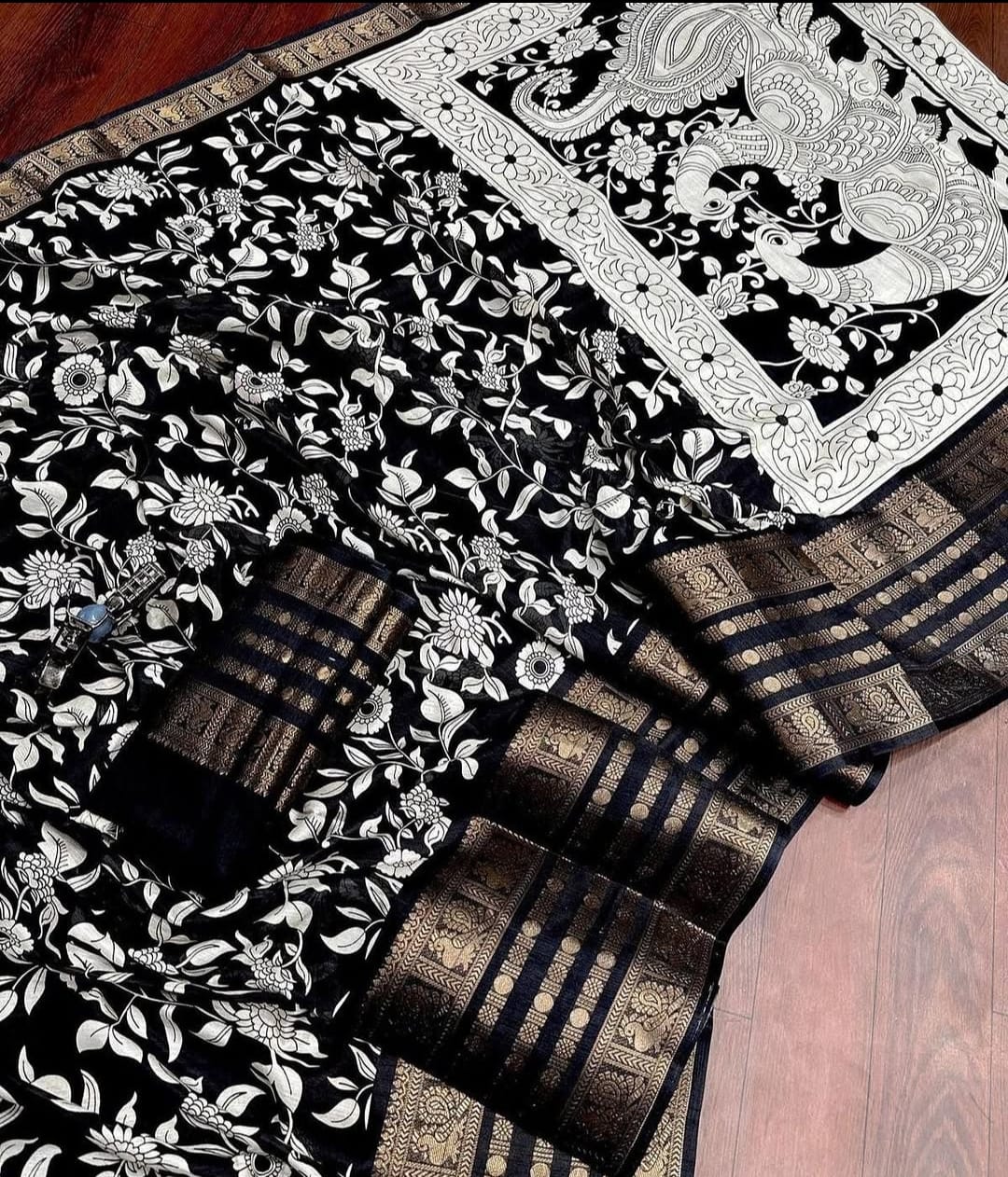 trendy black berry with jaquard border trendy black berry with jaquard border